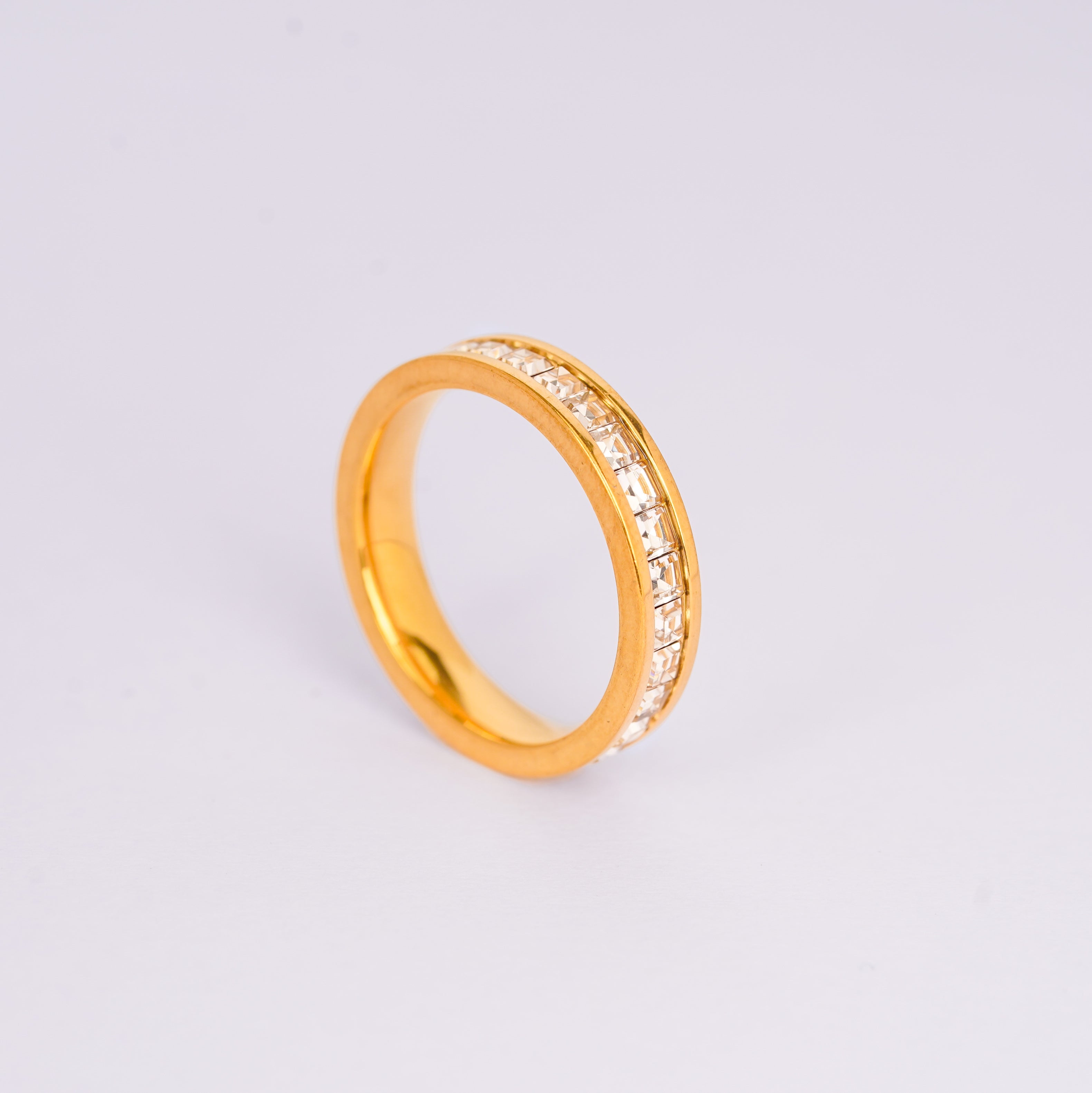Elegant Crystal Inlay Gold Ring