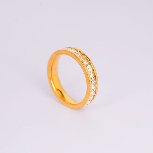 Elegant Crystal Inlay Gold Ring