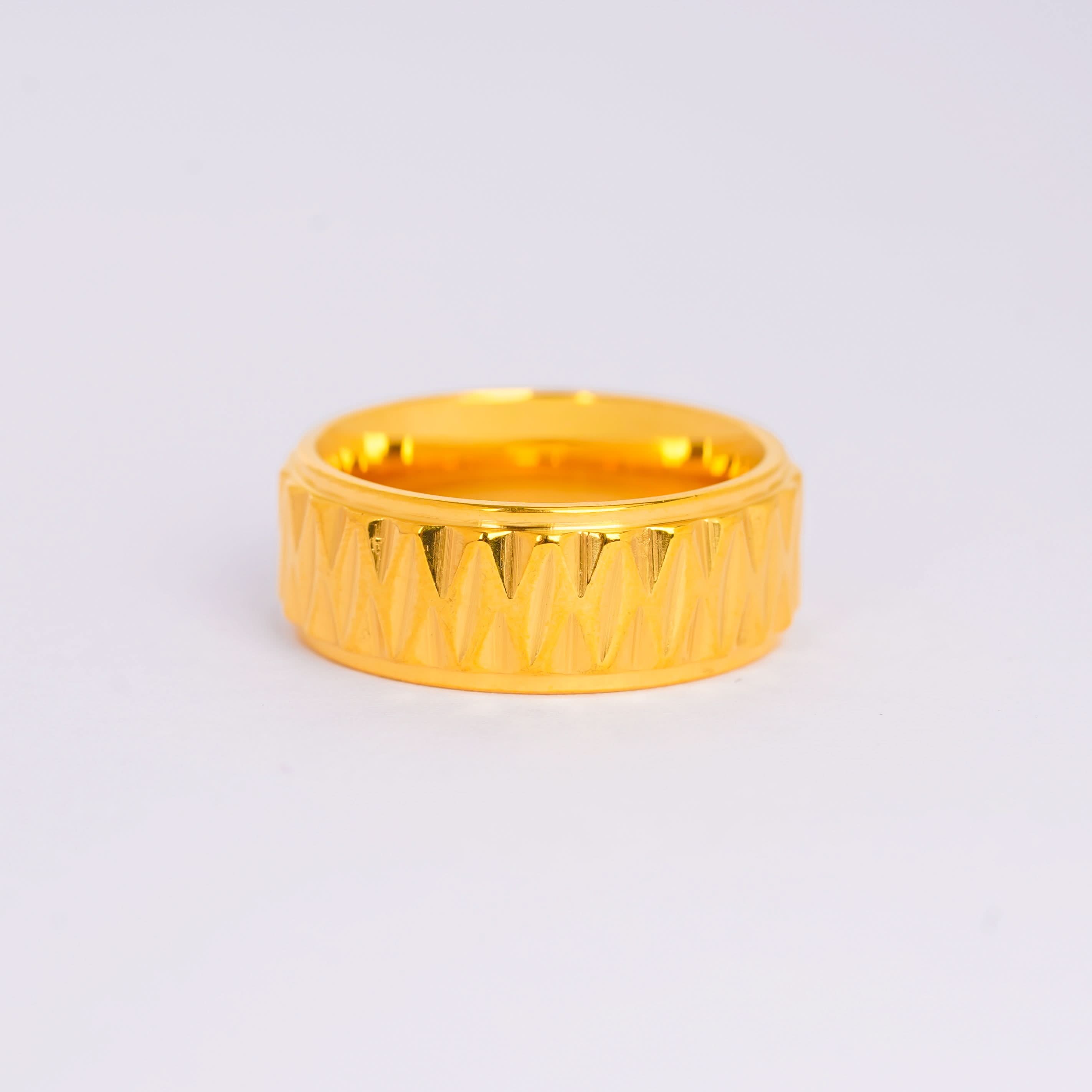 Elegant Textured Gold Ring