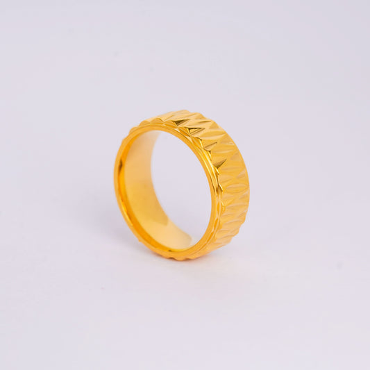 Elegant Textured Gold Ring