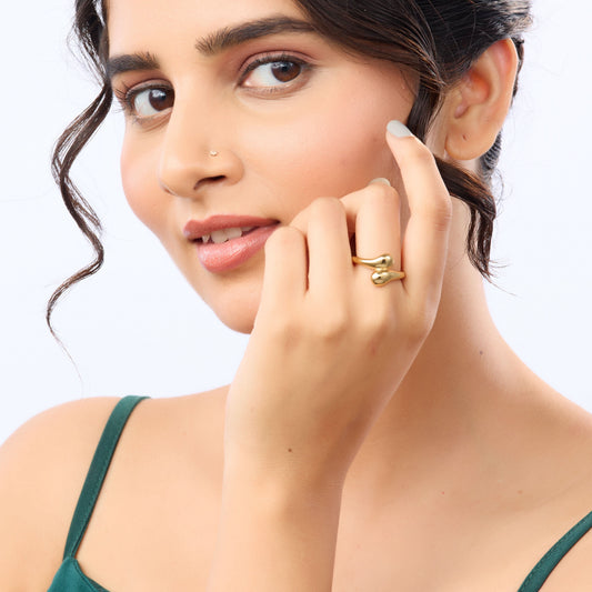 Abstract Oro Bypass Band Ring – top-down view of the bypass ring silhouette