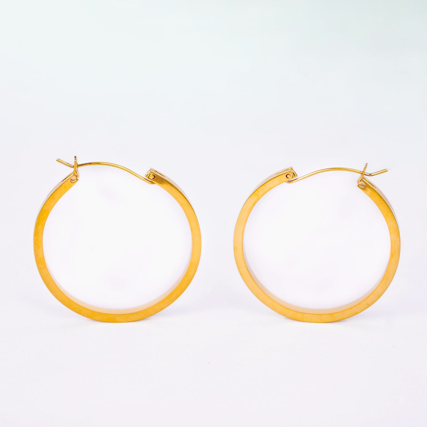 Classic chunky round gold hoop earrings in 18K gold plating with click closure-2