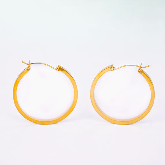 Classic chunky round gold hoop earrings in 18K gold plating with click closure-2