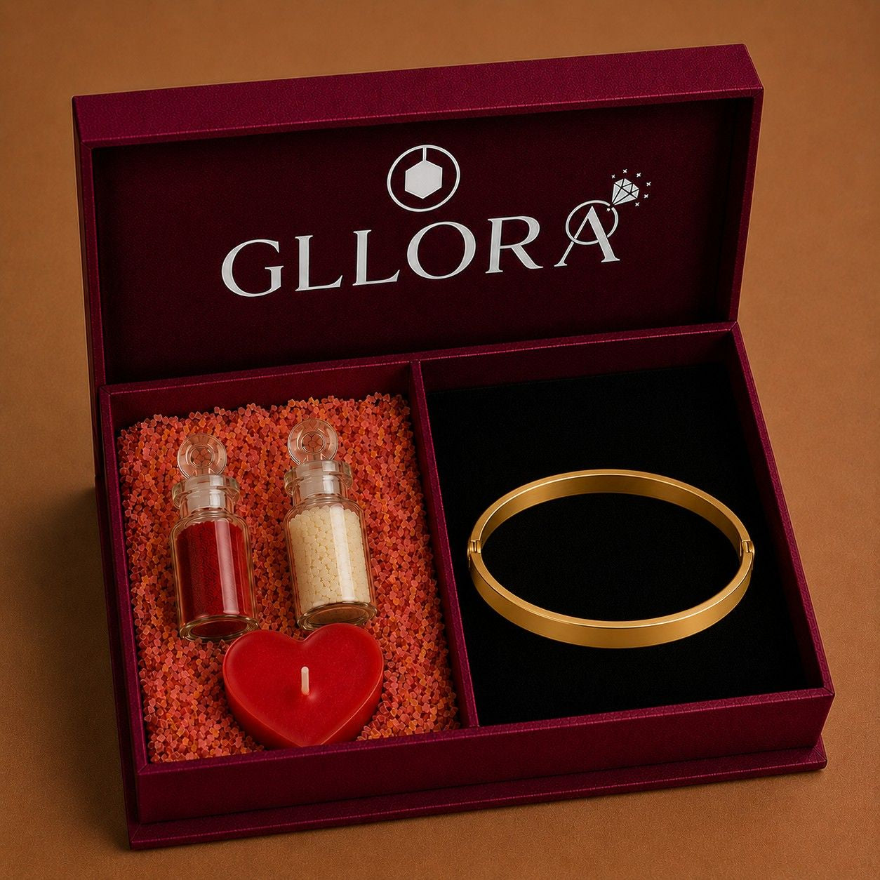 Classic feminine solid gold bangle with elegant pattern and adjustable chain closure