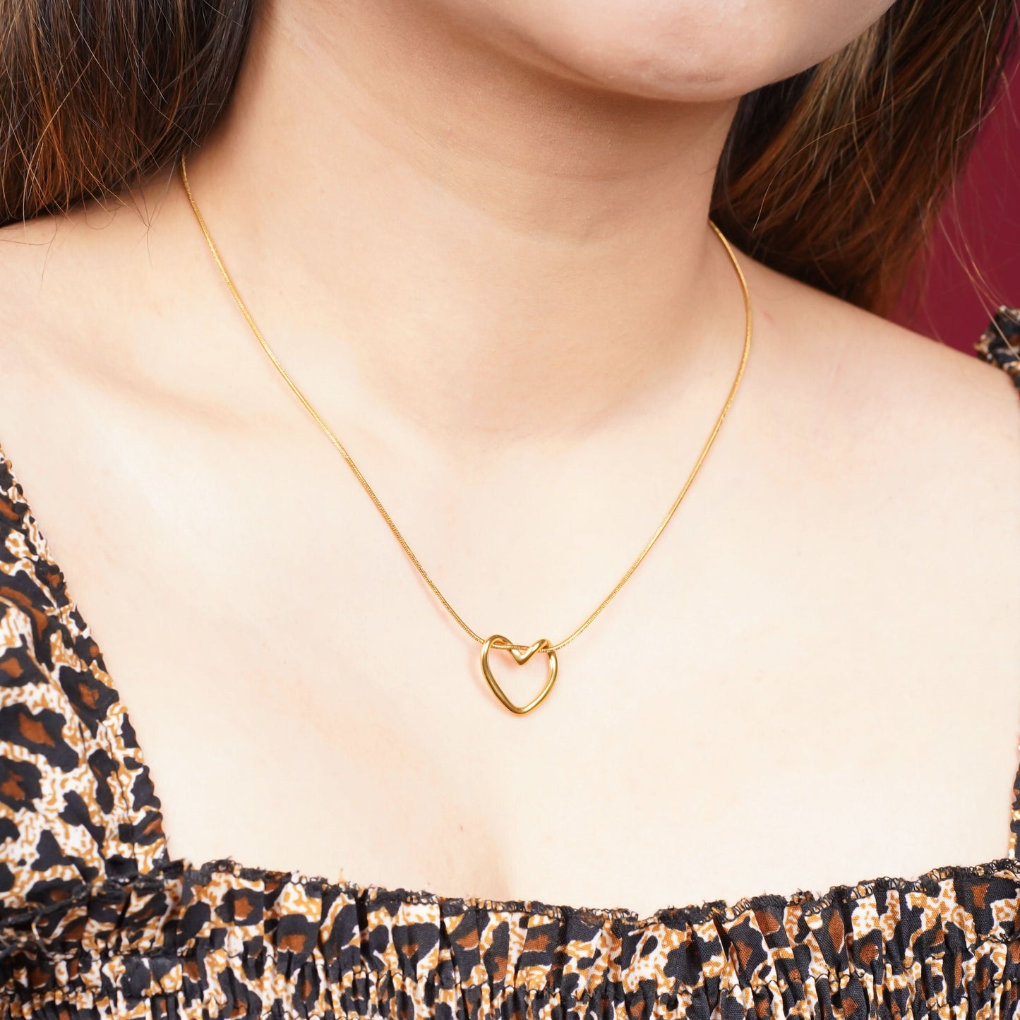Classic simple heart pendant necklace designed for daily commute and office wear-2