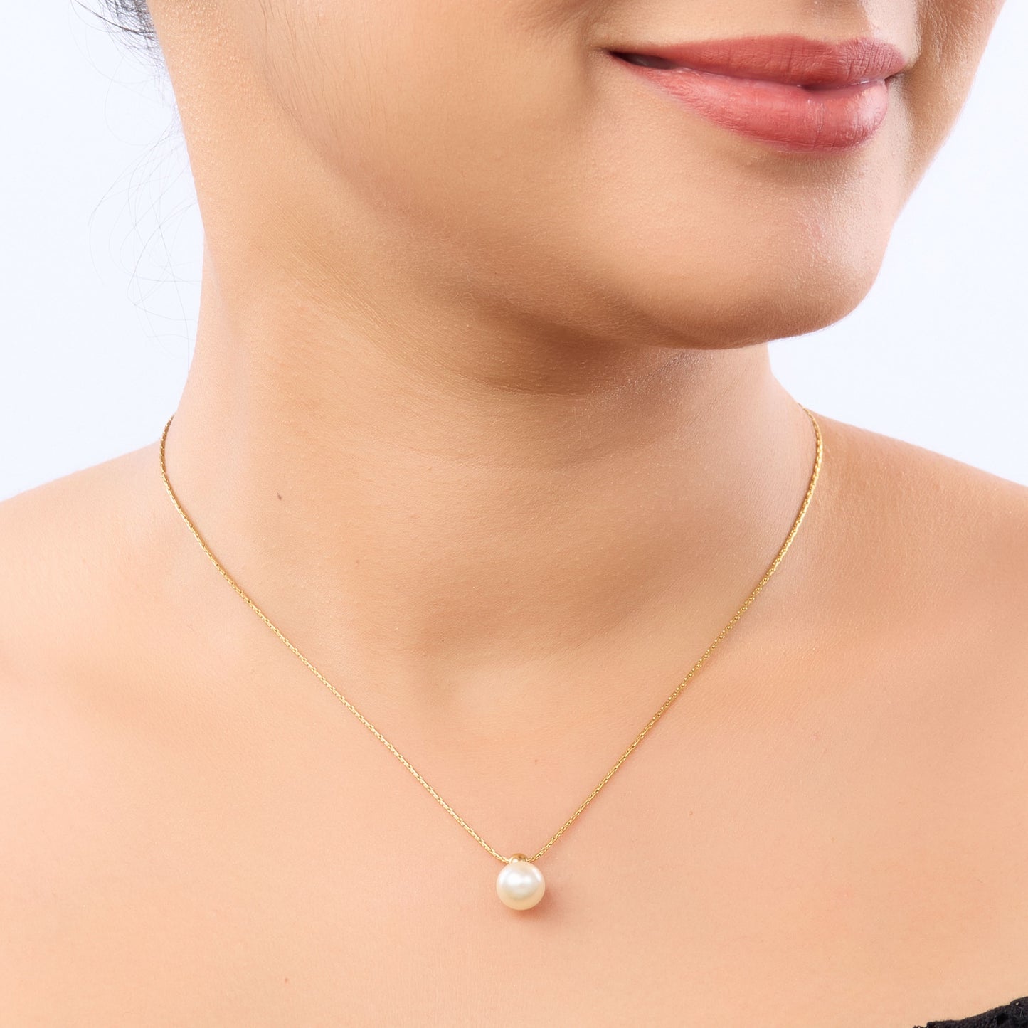 Classic luminous round gold pendant necklace with high-shine polished finish on fine chain-2