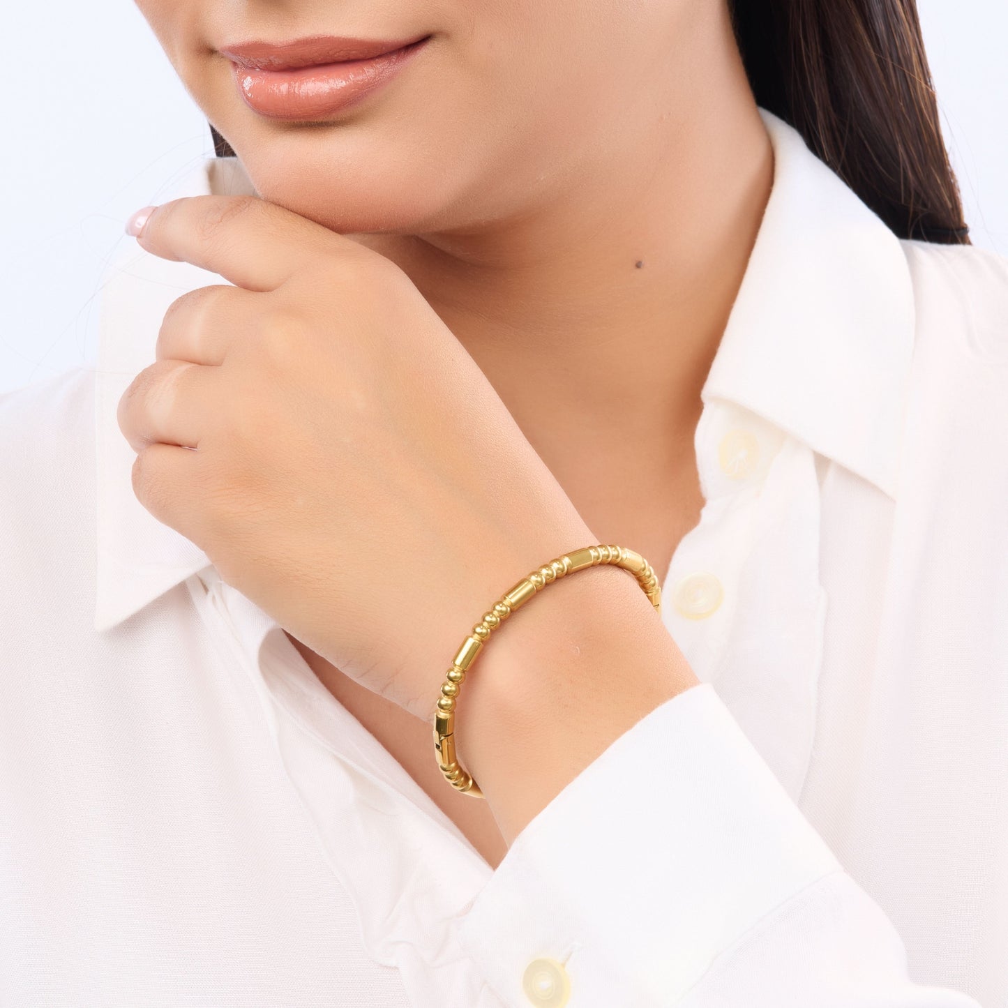 Classic slim solid gold bangle with lobster clasp and glossy gold-tone finish-3