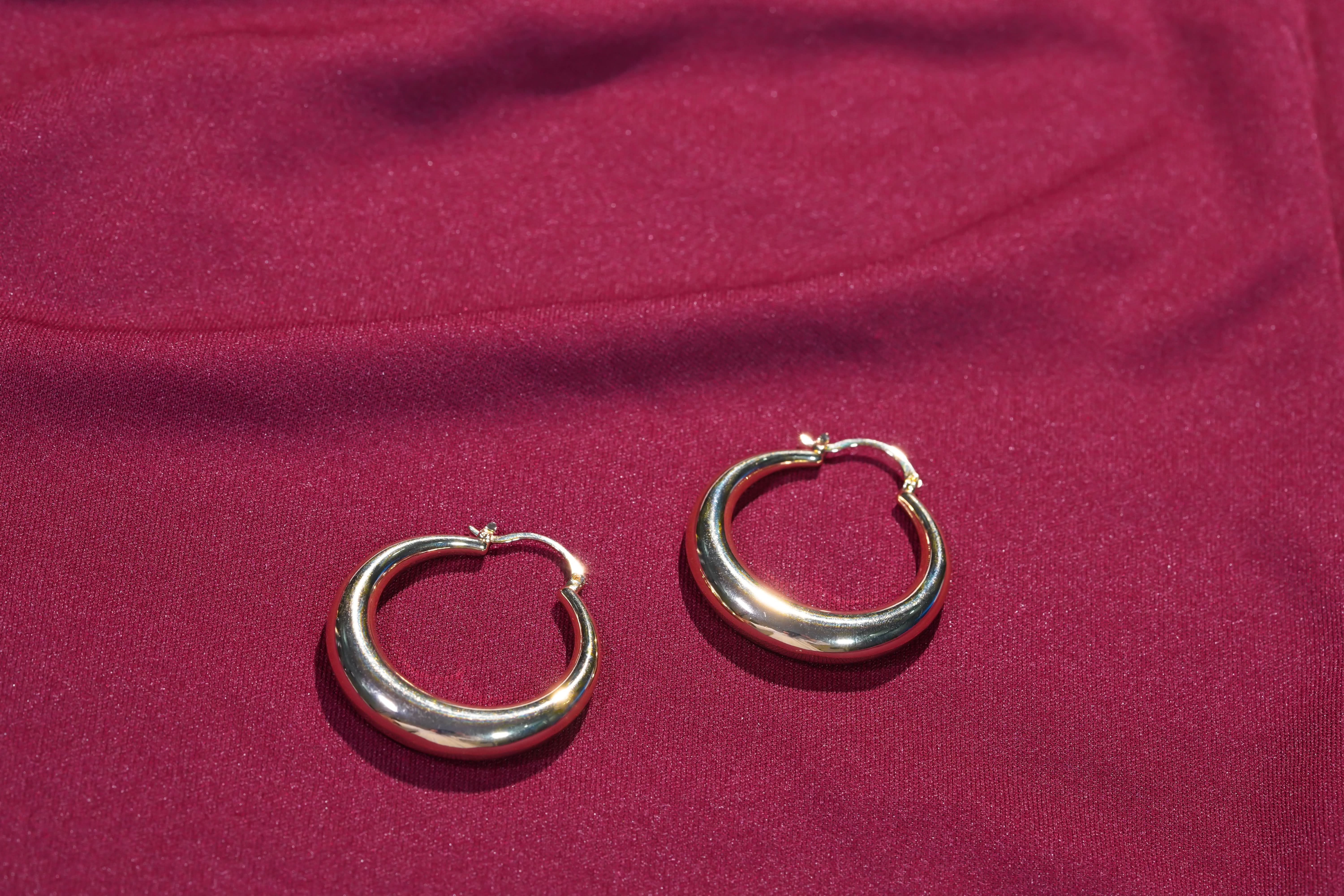 Classic bold stretched oval hoop earrings with mirror-polished seamless surface and latch closure-2