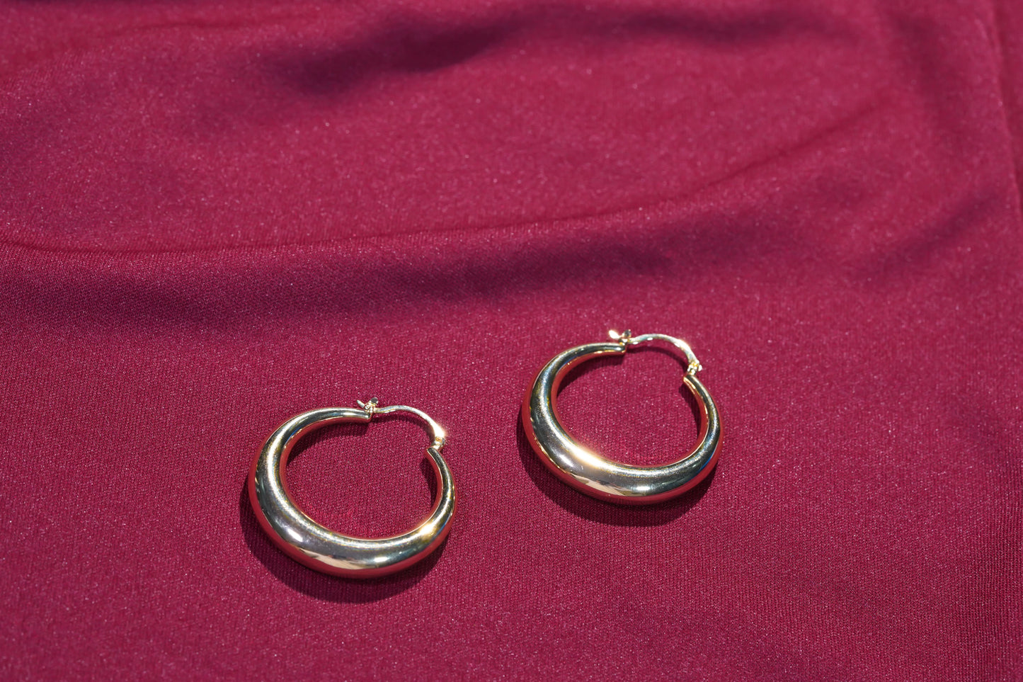 Classic bold stretched oval hoop earrings with mirror-polished seamless surface and latch closure-2