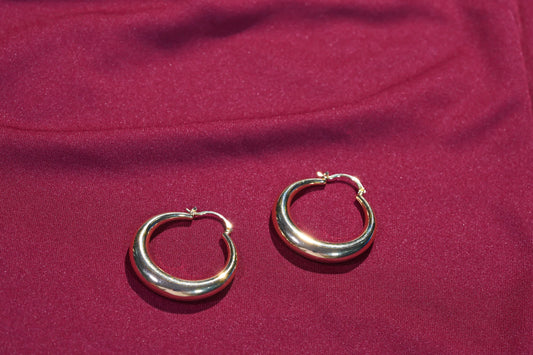 Classic bold stretched oval hoop earrings with mirror-polished seamless surface and latch closure-2