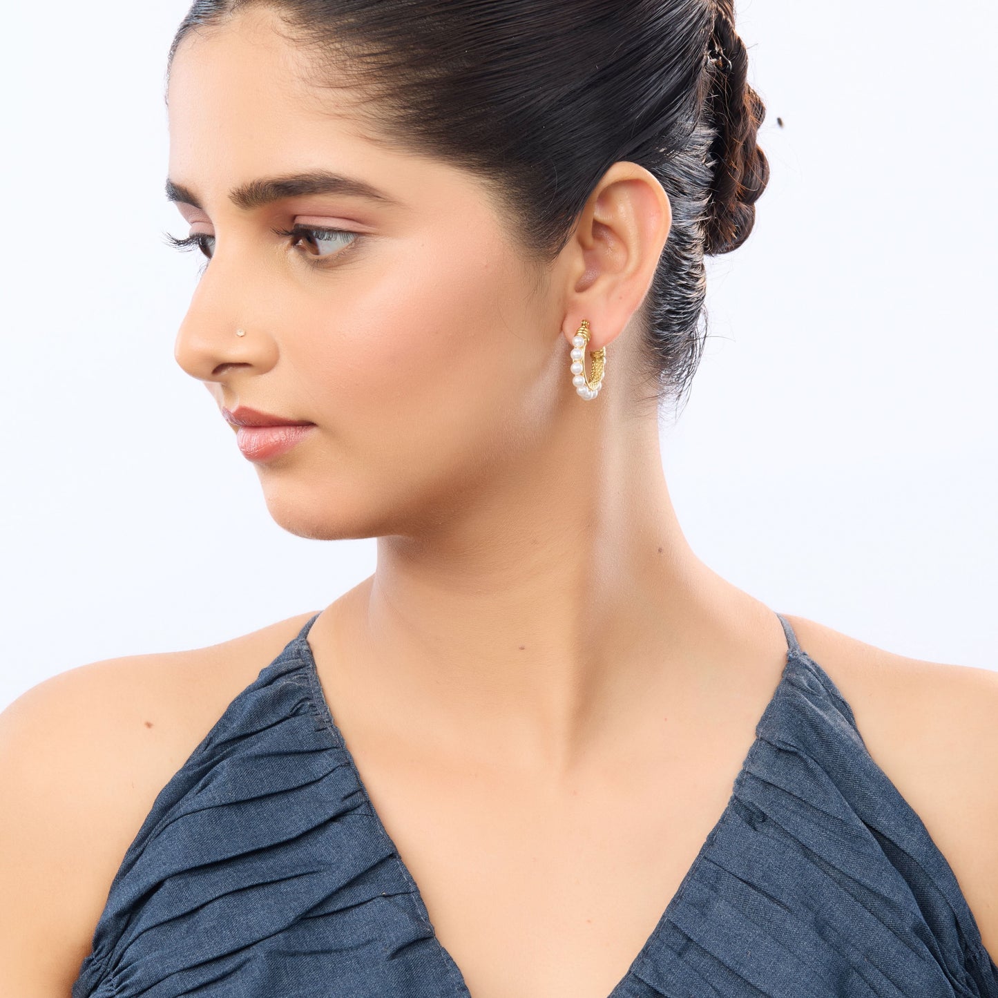 Edge Pearl Huggie Hoop Earrings – gold huggie hoops with continuous pearl outer edge for women-5