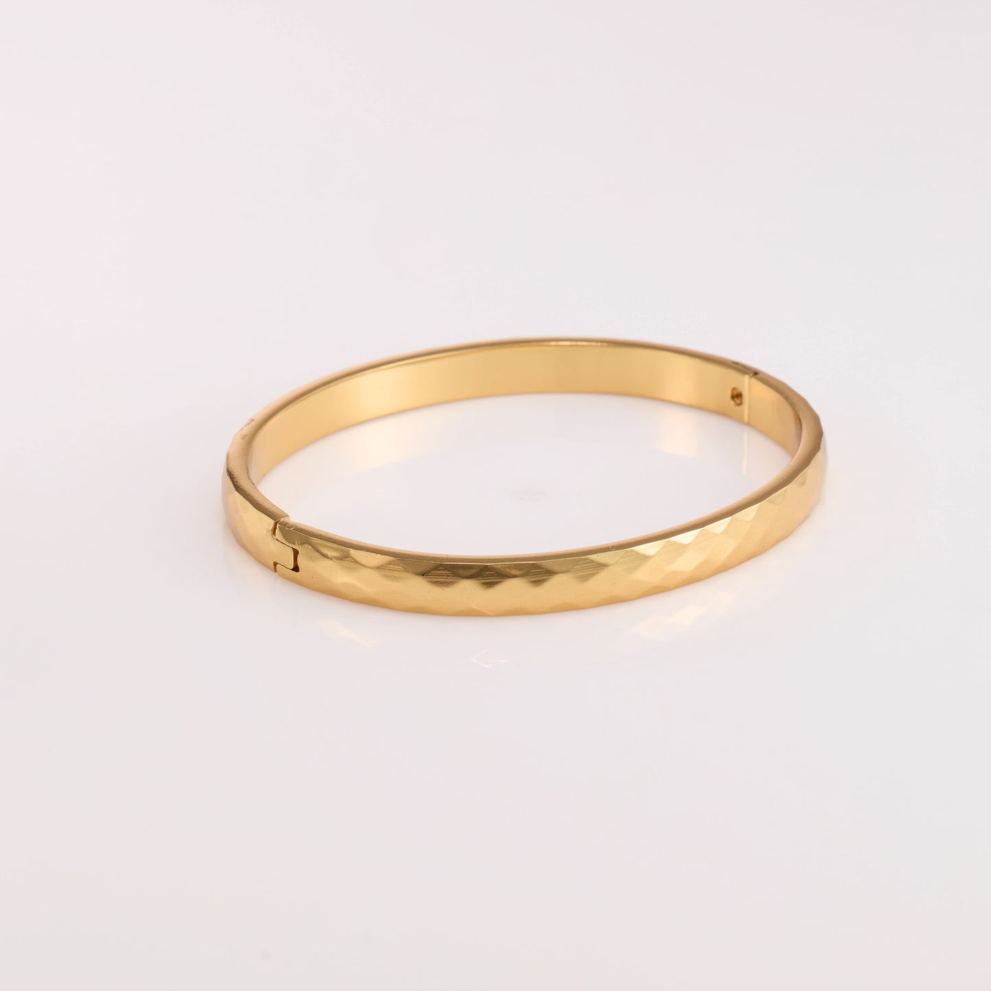 Faceted Classic Gold Bangle – geometric faceted slim structured gold bangle with hinged clasp, 18K gold plated-3
