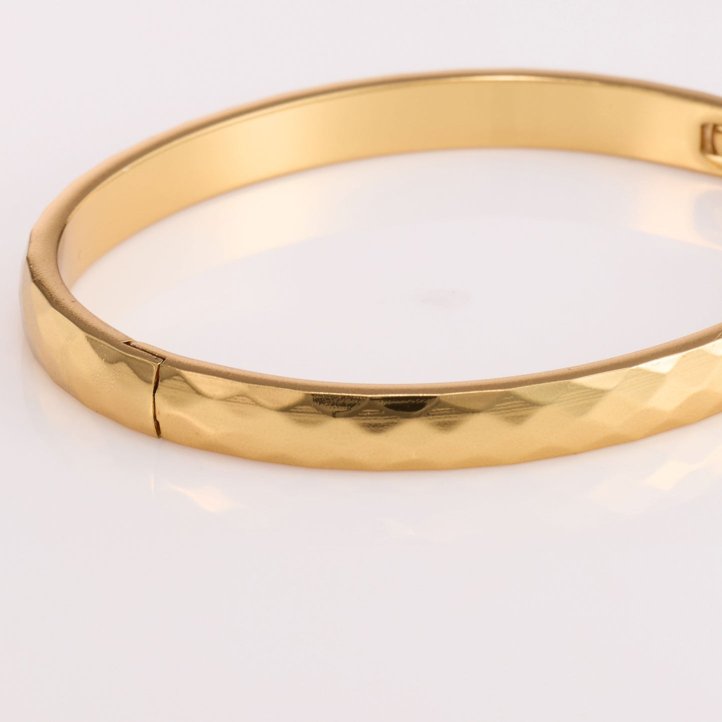 Faceted Classic Gold Bangle – geometric faceted slim structured gold bangle with hinged clasp, 18K gold plated-4