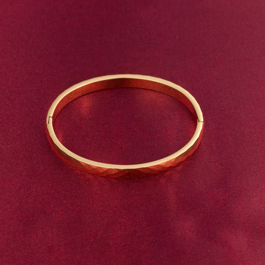 Faceted Classic Gold Bangle – geometric faceted slim structured gold bangle with hinged clasp, 18K gold plated-7