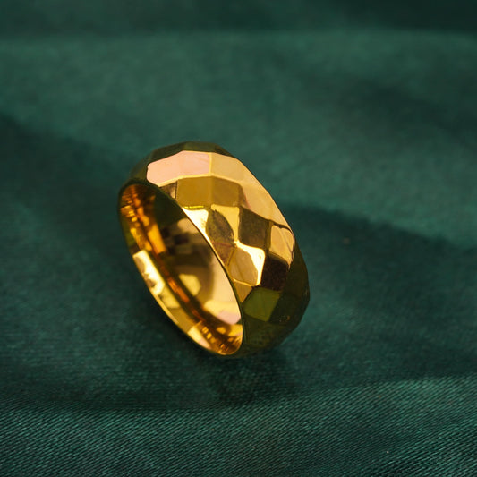 Faceted Diamond-Cut Texture Band Ring – bold geometric faceted ring in 18K gold plated stainless steel, size 7-3
