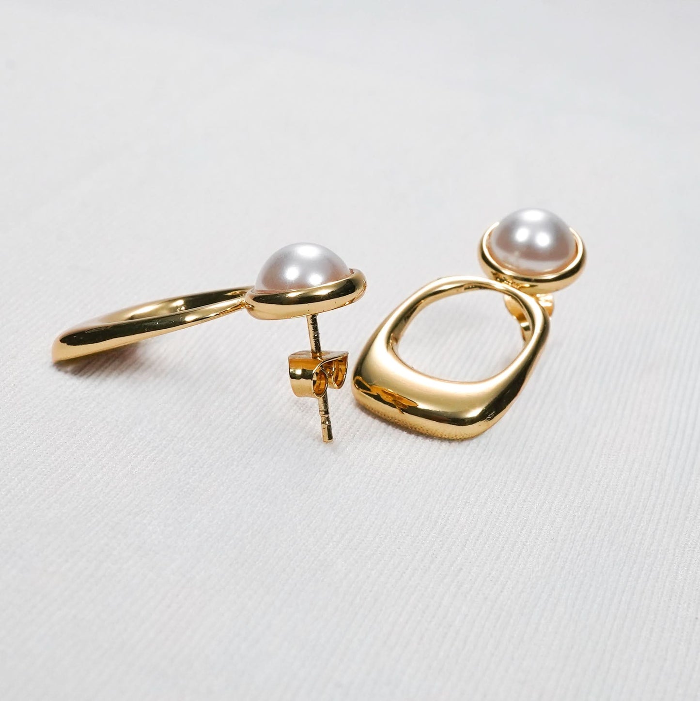 Flora Geo Square Pearl Frame Stud Earrings – 18K Gold Plated-3