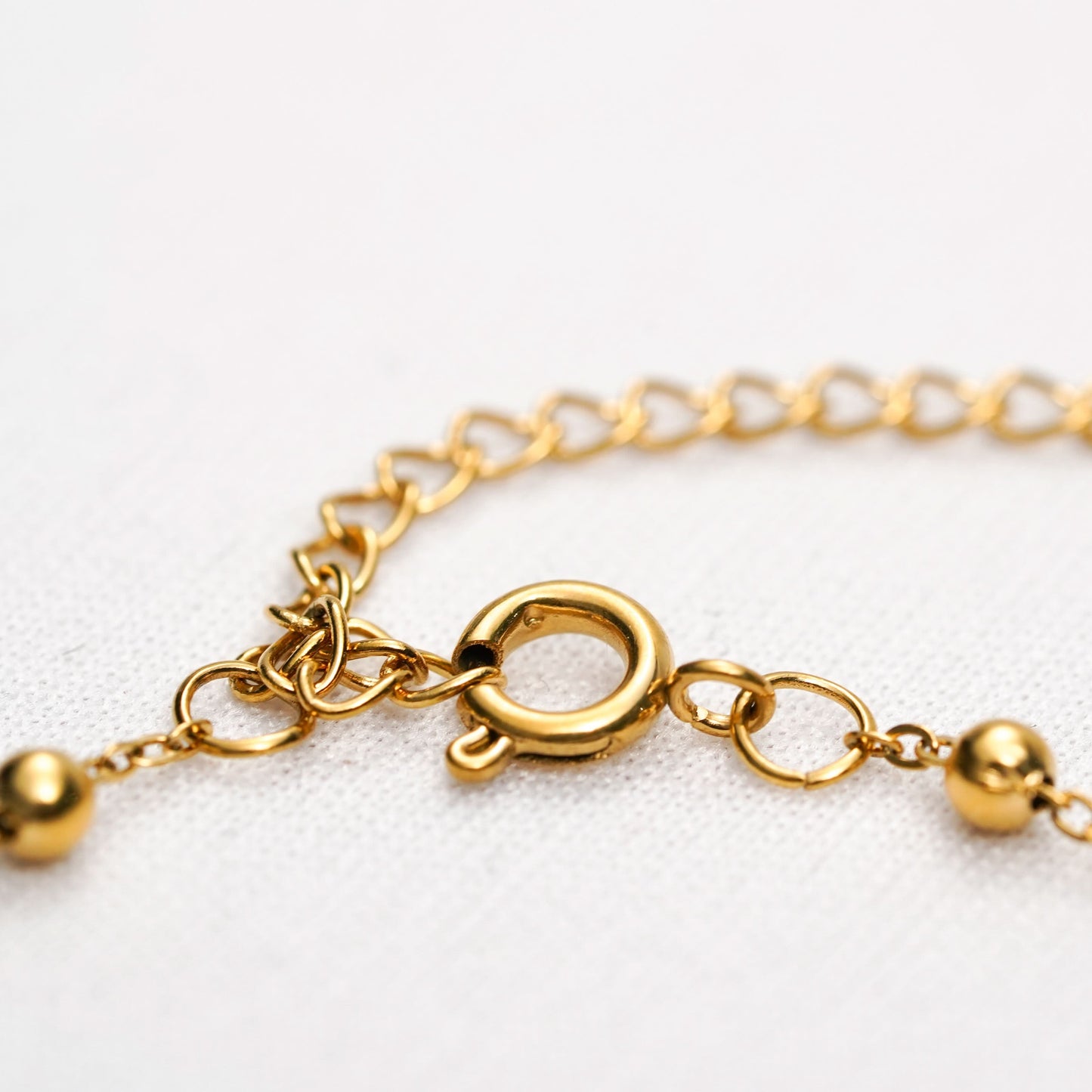 Floral Pearl Charm Bracelet – daisy-inspired pearl charm bracelet in handcrafted 18K gold plated wire design-4