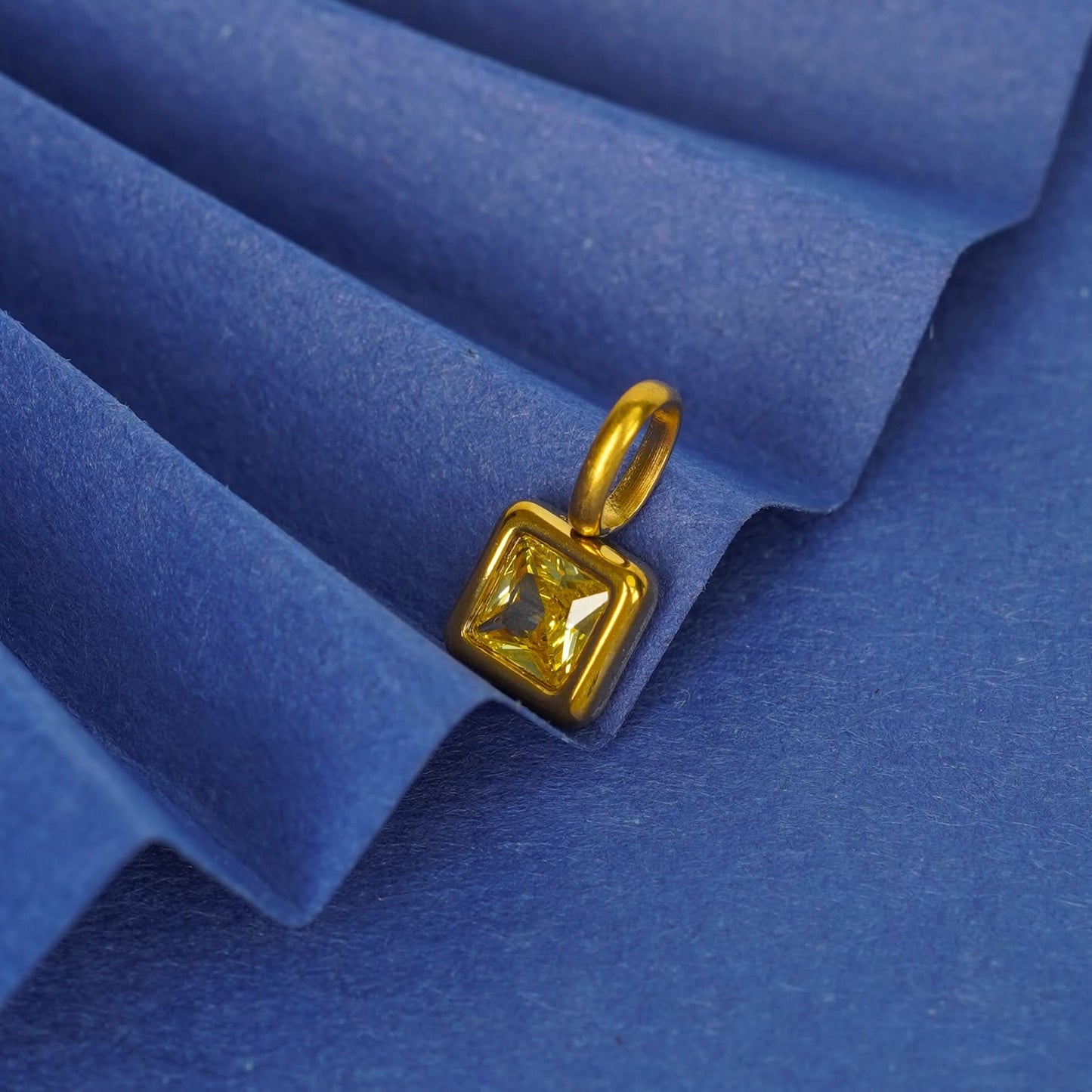 Gem Crystal Pendant Necklace – emerald-cut crystal pendant in 12 colour variants, 18K gold plated, PD18-12