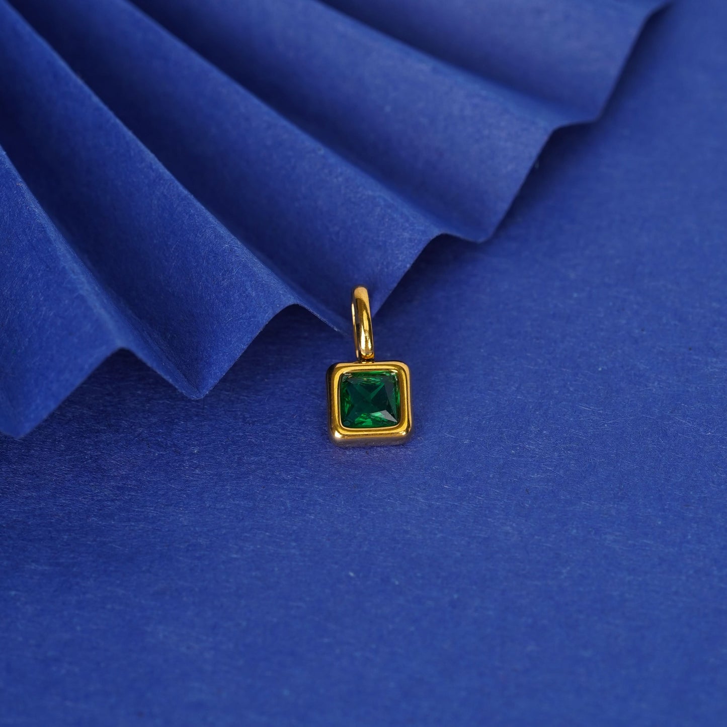 Gem Crystal Pendant Necklace – emerald-cut crystal pendant in 12 colour variants, 18K gold plated, PD18-3