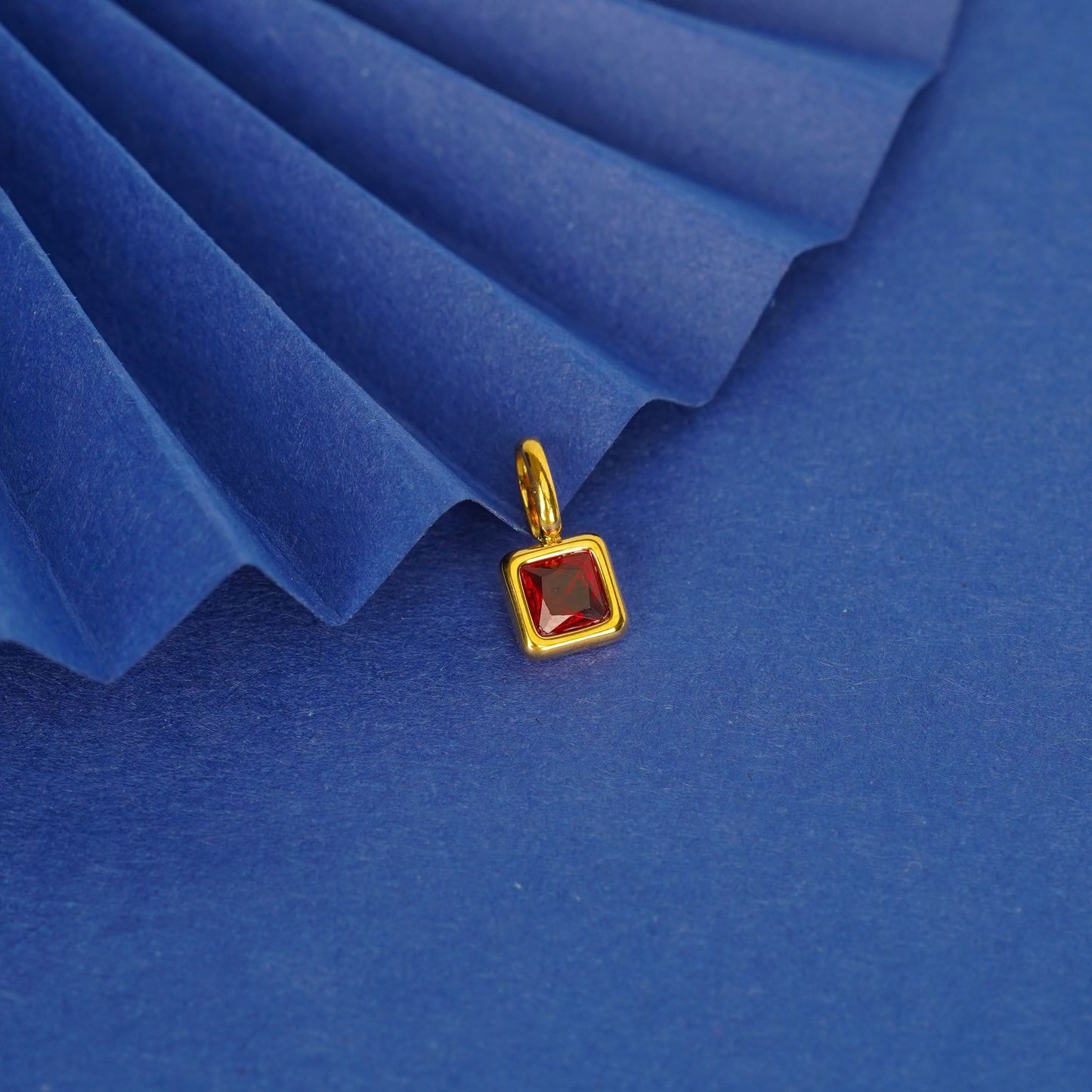 Gem Crystal Pendant Necklace – emerald-cut crystal pendant in 12 colour variants, 18K gold plated, PD18-32