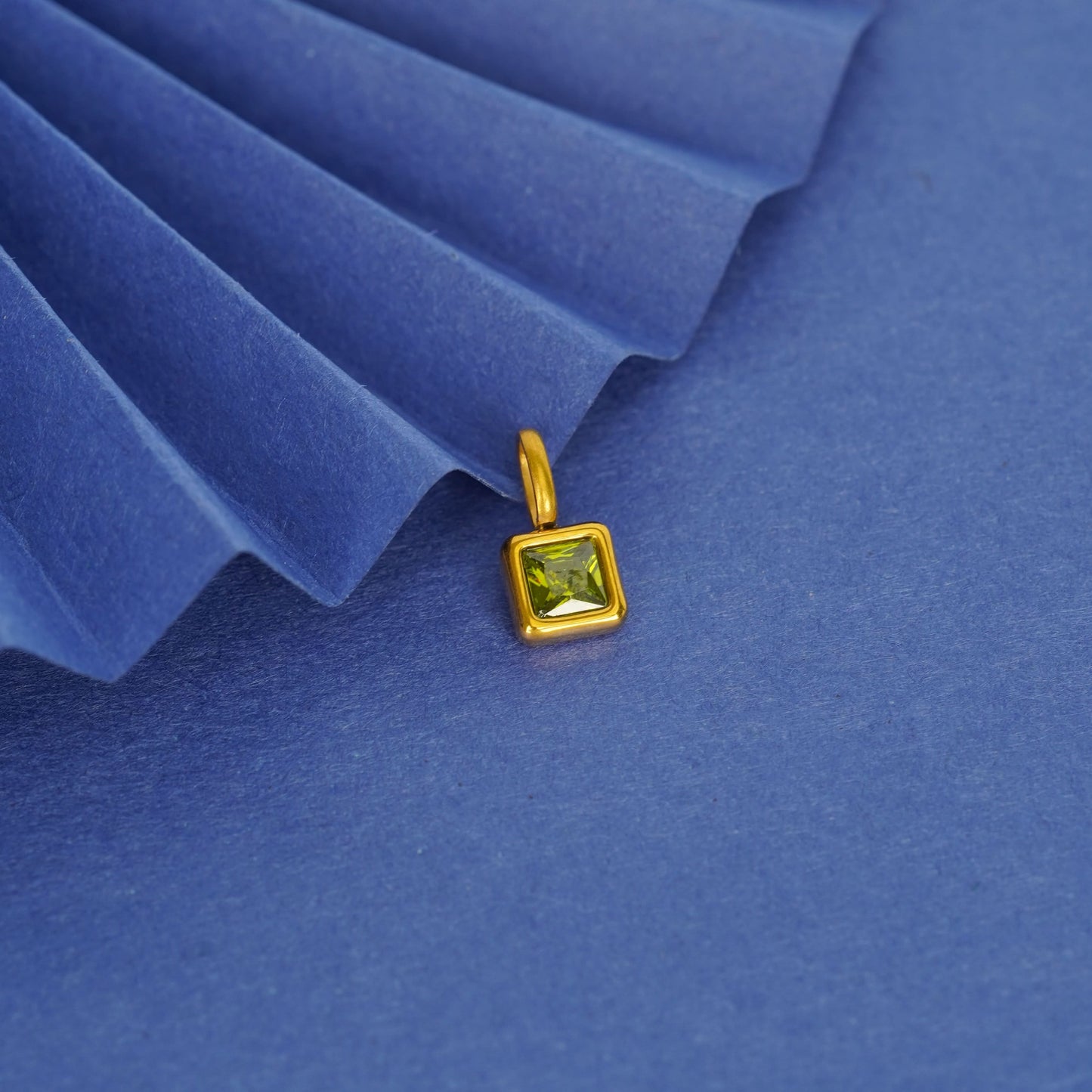 Gem Crystal Pendant Necklace – emerald-cut crystal pendant in 12 colour variants, 18K gold plated, PD18-9