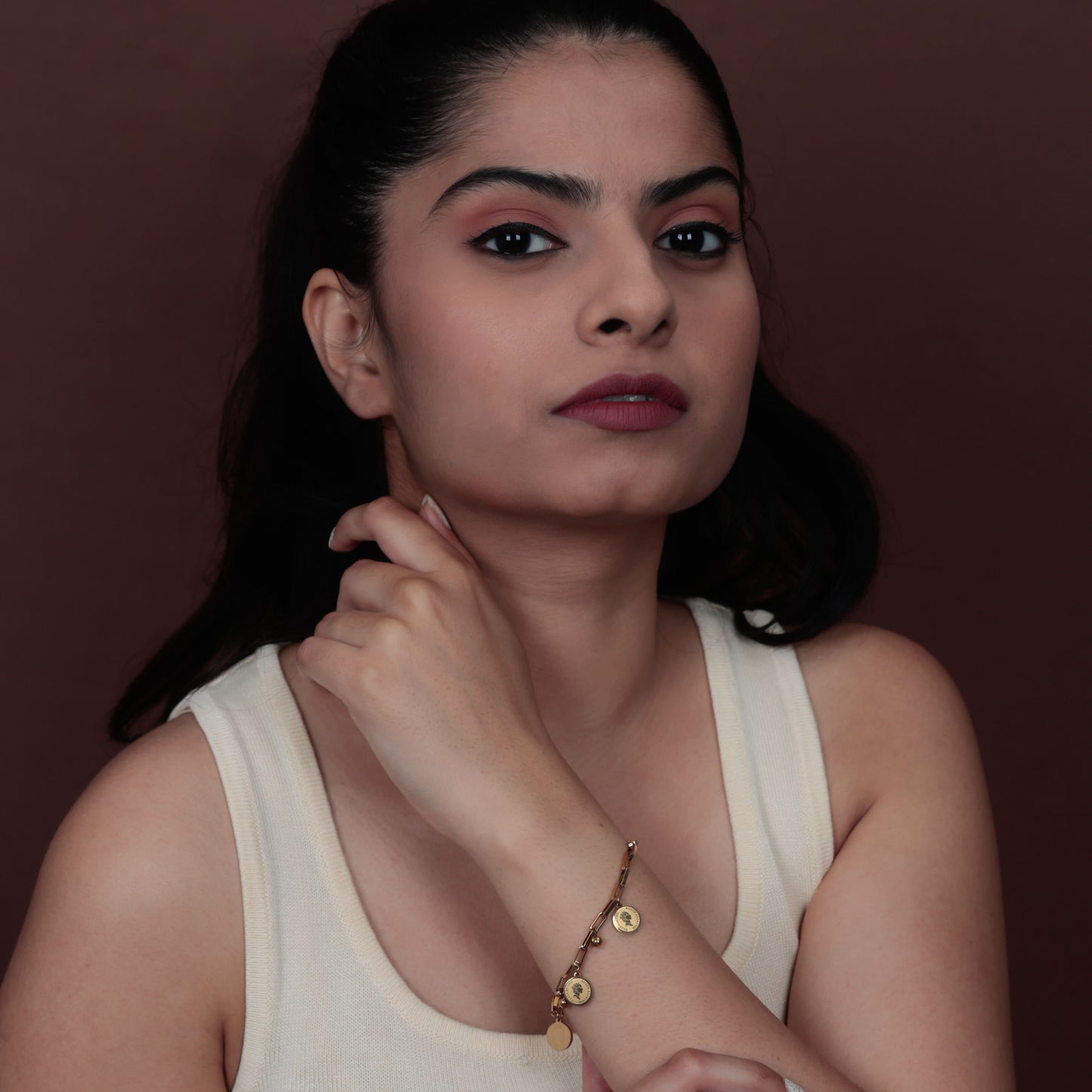 Gold Geometric Bracelet – angled view of the geometric line detailing