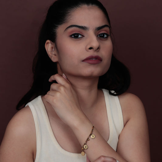 Gold Geometric Bracelet – angled view of the geometric line detailing