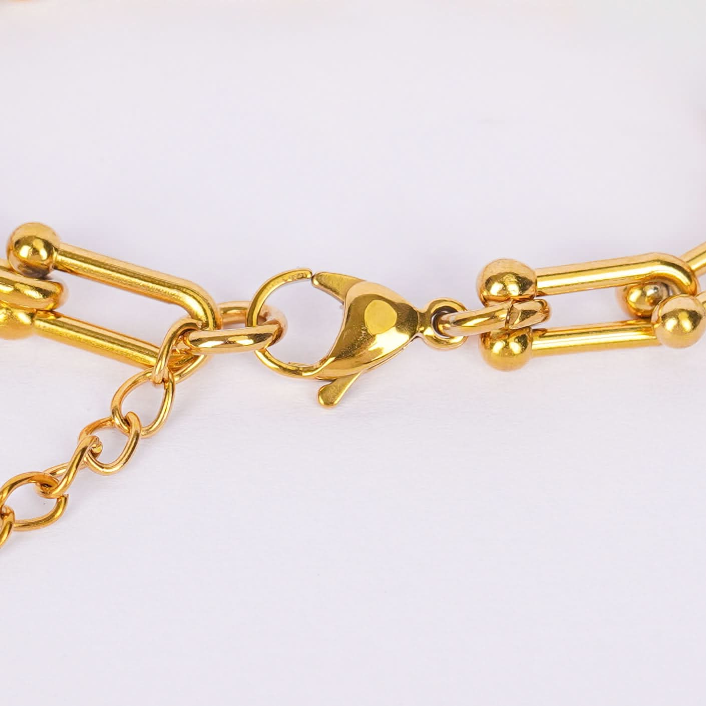 Gold Paperclip Link Bracelet – close-up of the elongated paperclip link shape