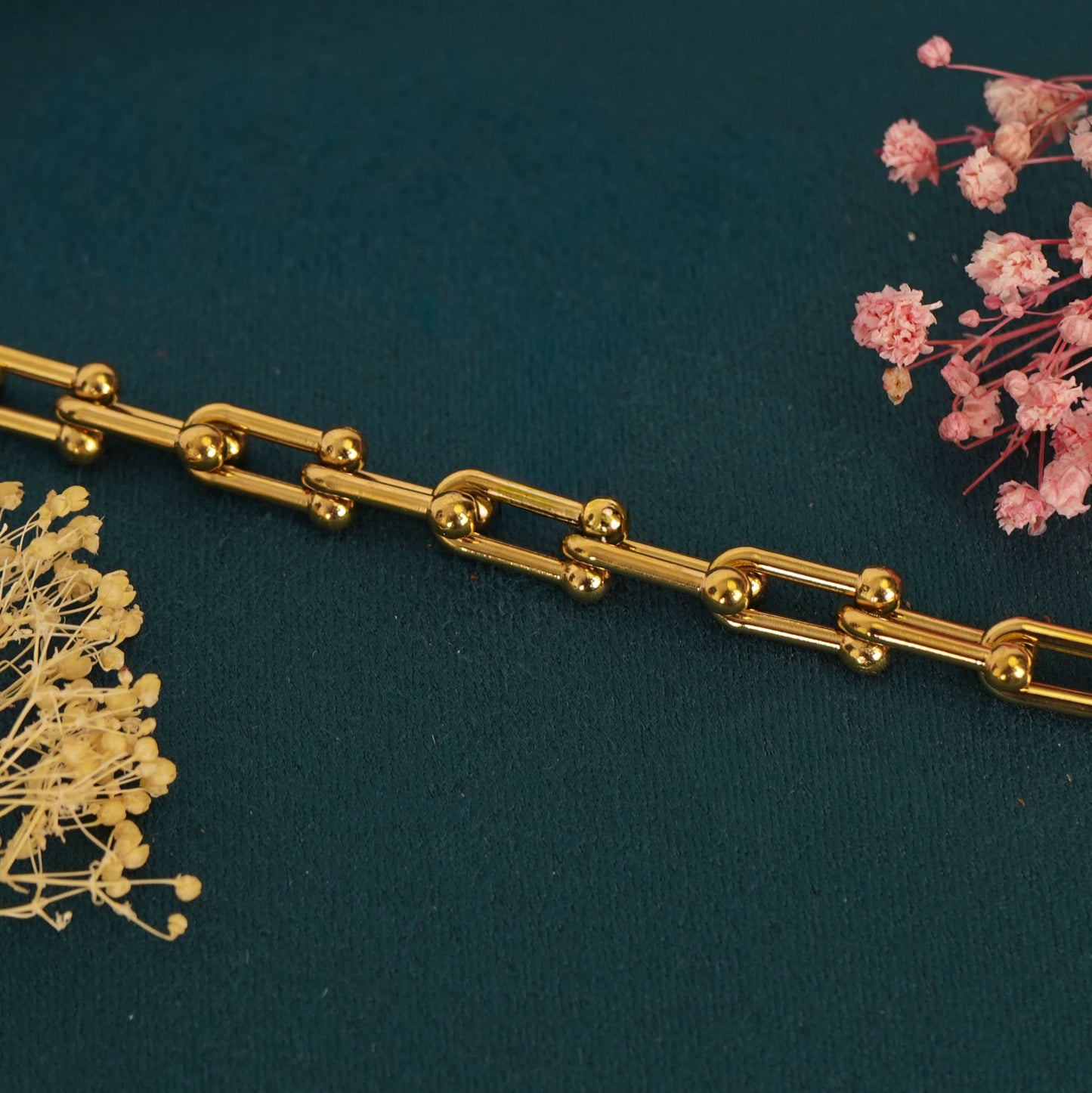 Gold Paperclip Link Bracelet – clasp detail on the modern gold chain bracelet