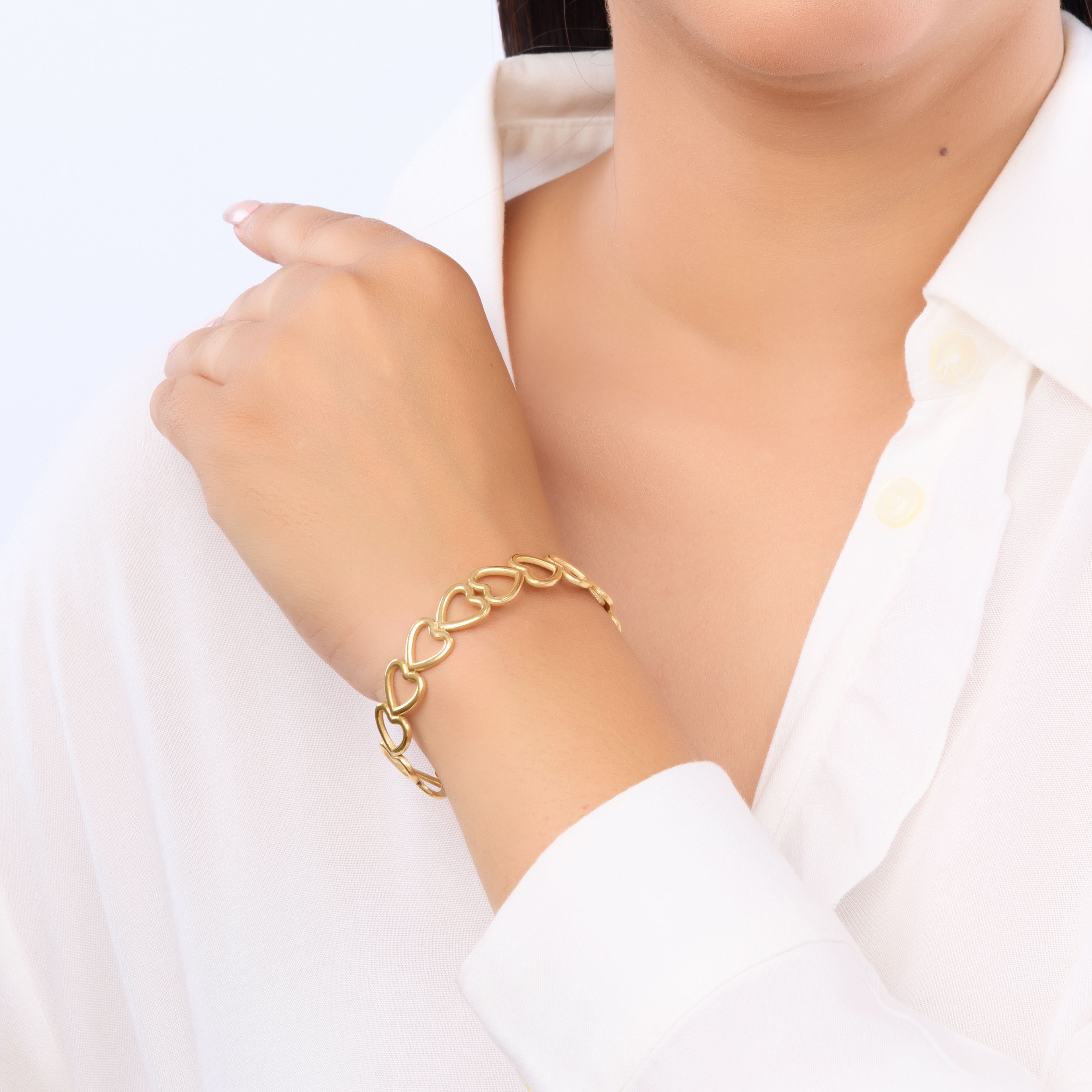 Gold-Plated Heart Link Chain Bracelet – close-up of the heart-shaped chain links