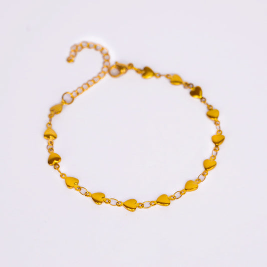 Gold-Toned Heart-Link Bracelet – close-up of the alternating heart-link detail