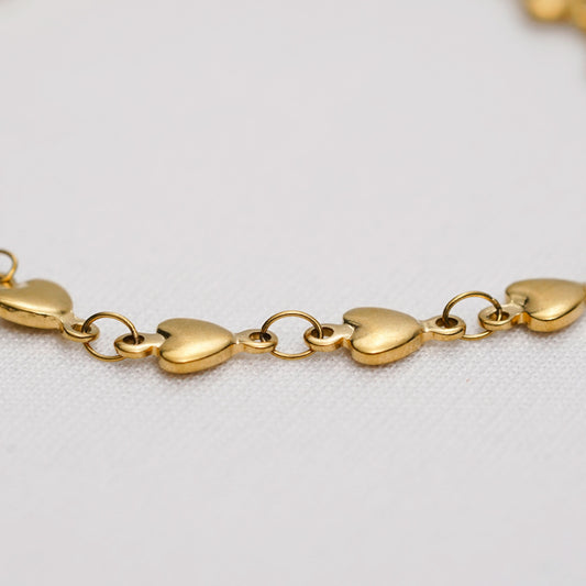 Gold-Toned Heart-Link Bracelet – clasp detail on the heart-link chain