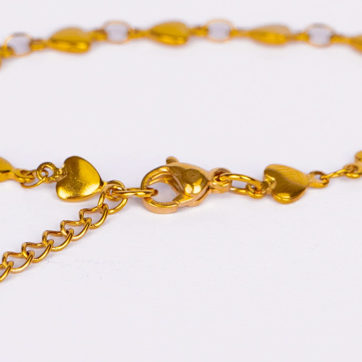Gold-Toned Heart-Link Bracelet – close-up highlighting the warm gold-tone finish