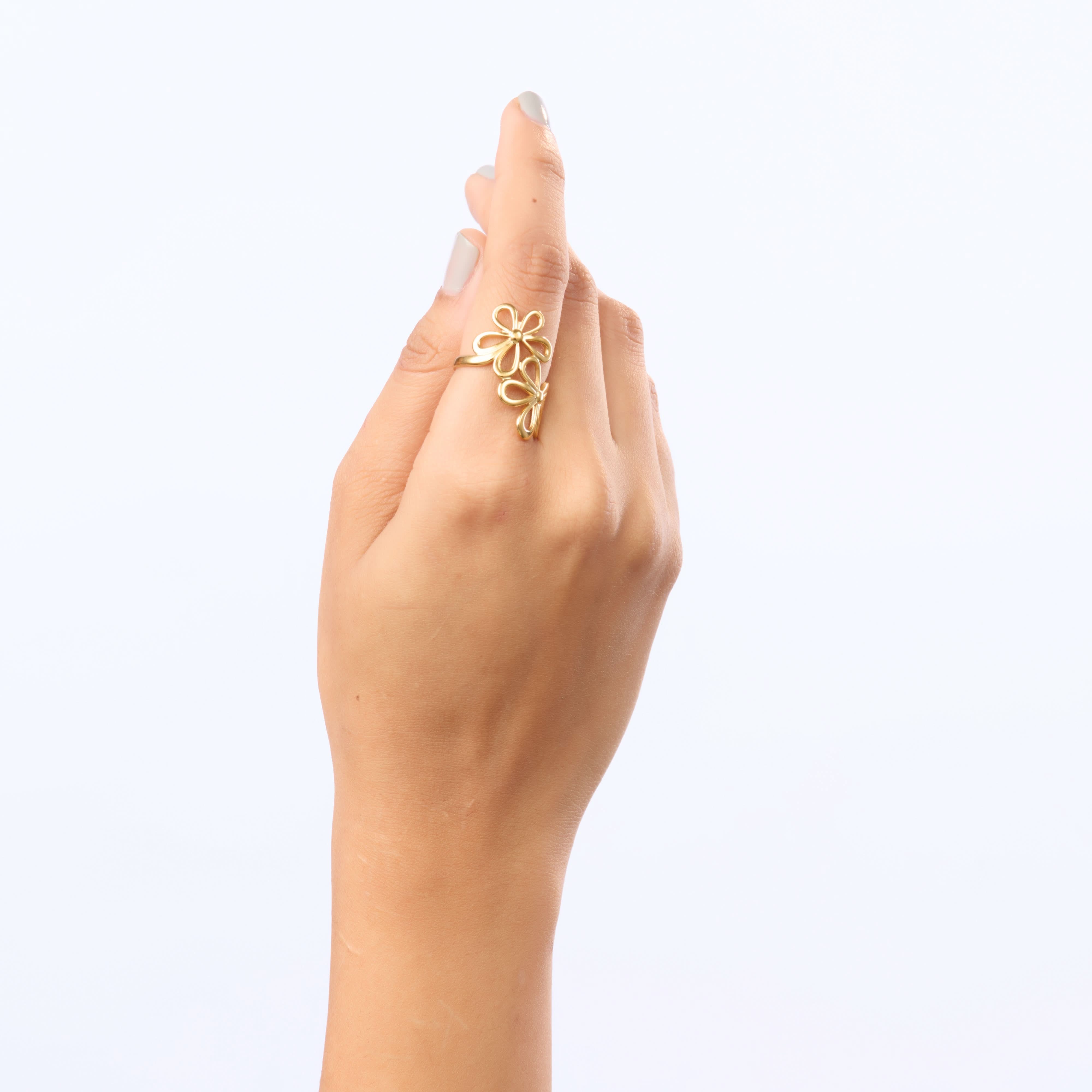 Golden Bloom Flower Ring – close-up of the botanical bloom detail