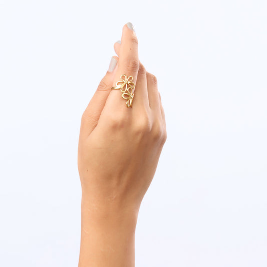 Golden Bloom Flower Ring – close-up of the botanical bloom detail