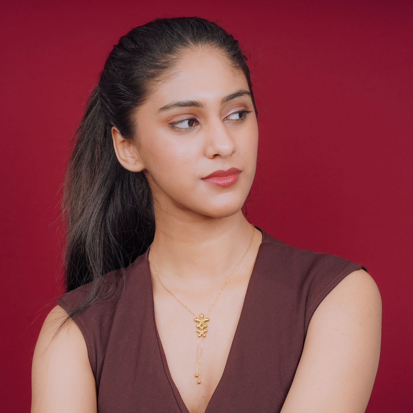 Golden Bloom Pendant Necklace – chain and clasp detail view
