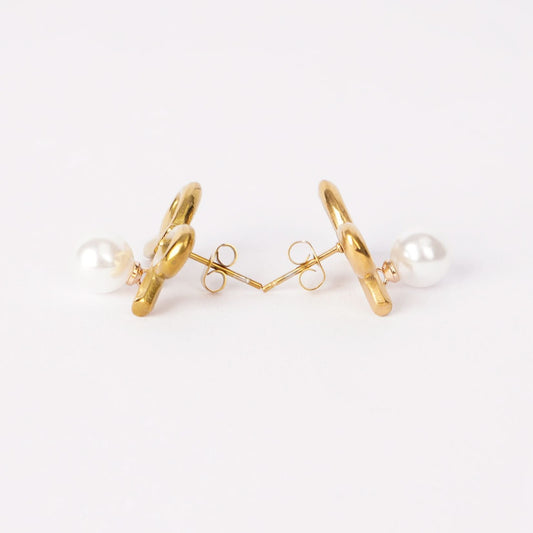 Golden Bow Streetwear Jewellery Set – chain and charm detail view