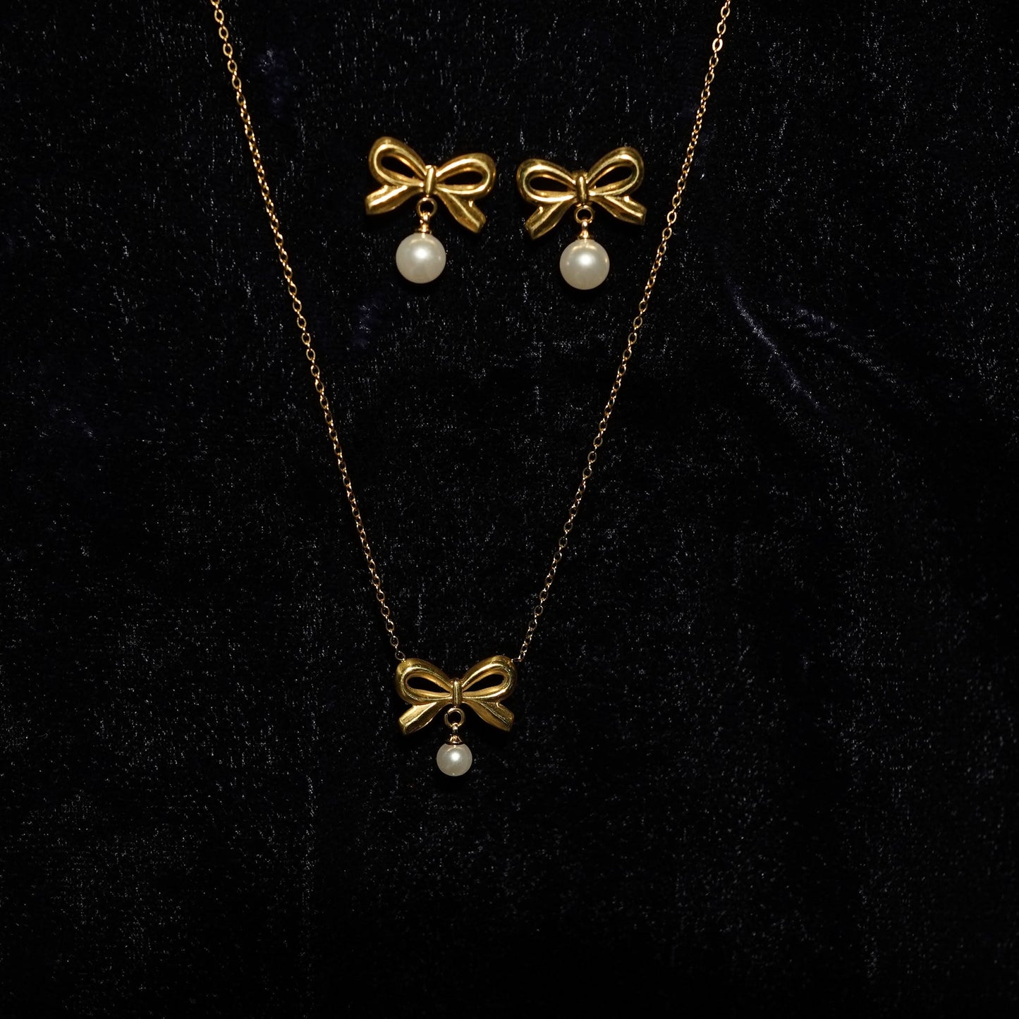 Golden Bow Streetwear Jewellery Set – lifestyle shot styled with streetwear outfit