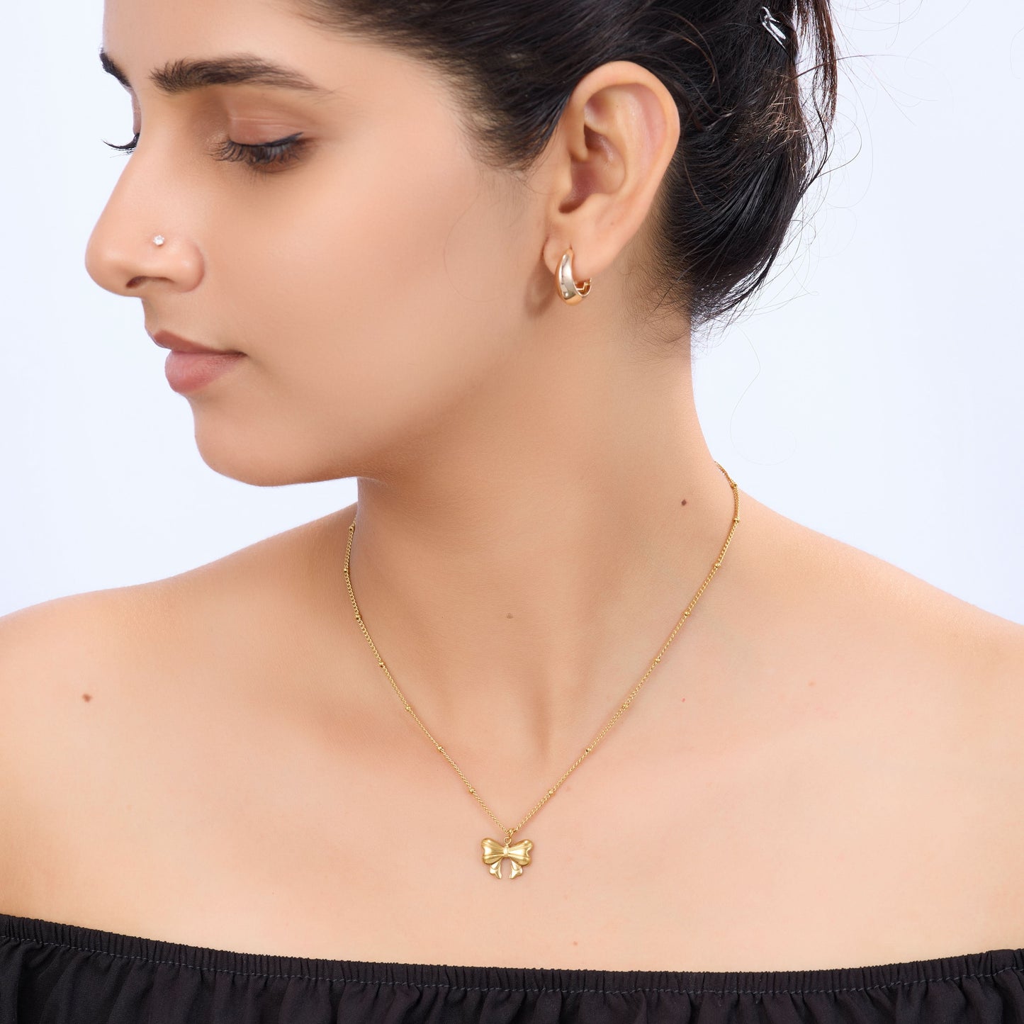 Golden Butterfly Pendant Necklace – chain and clasp detail view