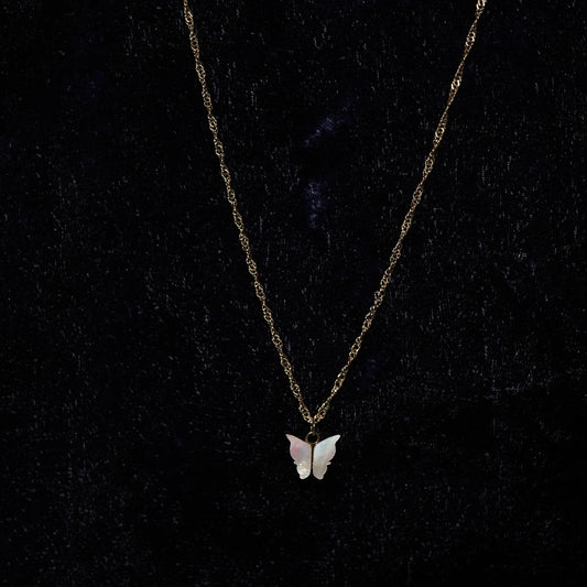 Golden Butterfly Shell Pendant Necklace – side profile of the butterfly pendant shape