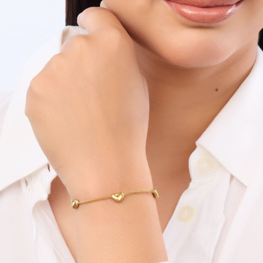 Golden Daisy Number Bracelet – angled view of the daisy and number charms