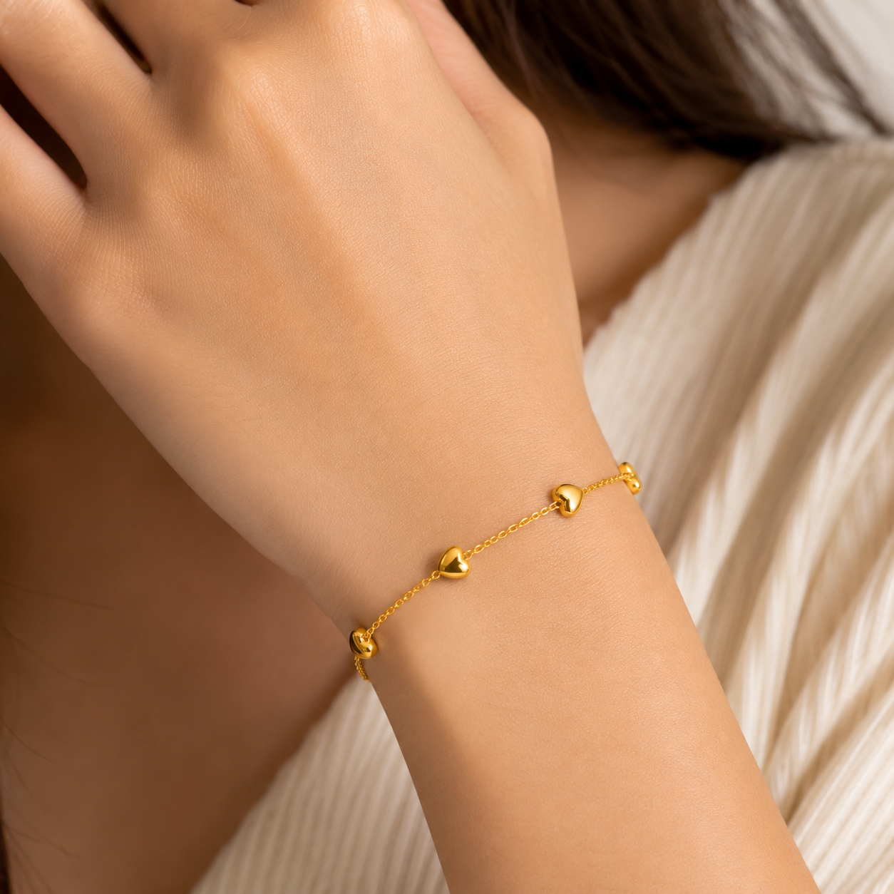Golden Daisy Number Bracelet – daisy charm bracelet with number personalisation in 18K gold plated finish