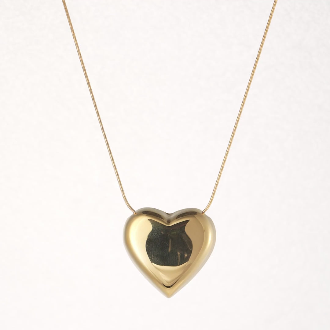 Classic Heart Gold Pendant Necklace