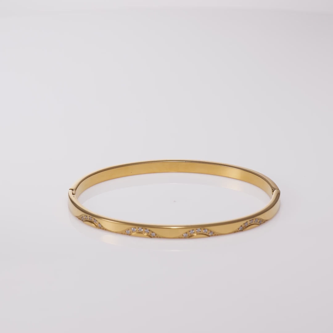 Classic Radiance Solid Gold Bangle